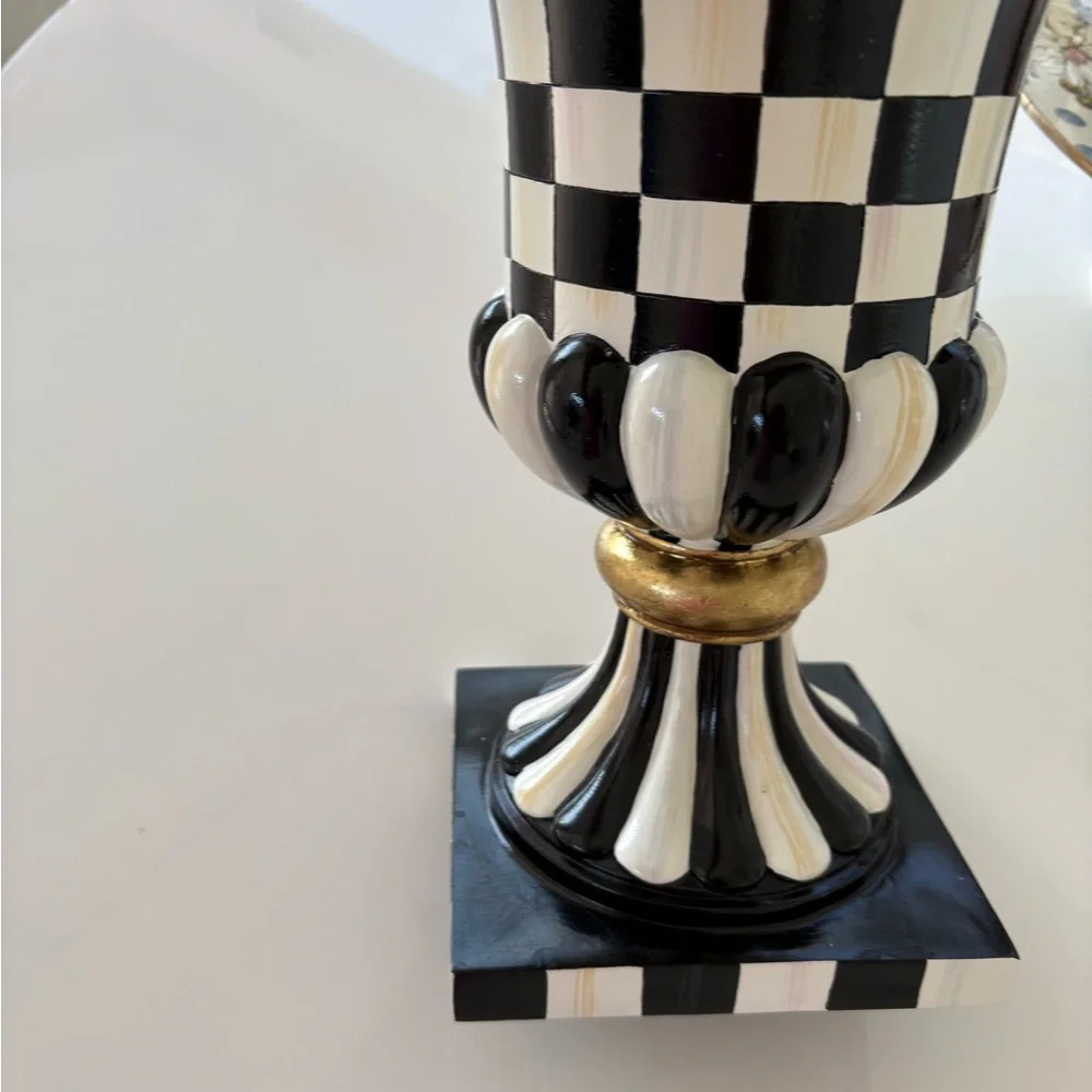 Mackenzie Childs Pedestal Urn courtly check blk/white - Picture 2 of 5